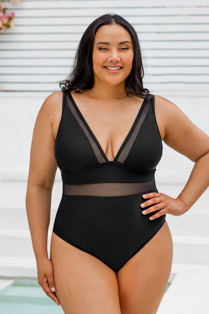 Costume intero plus size nero con pannelli in mesh e controllo addome Omniscient Solid